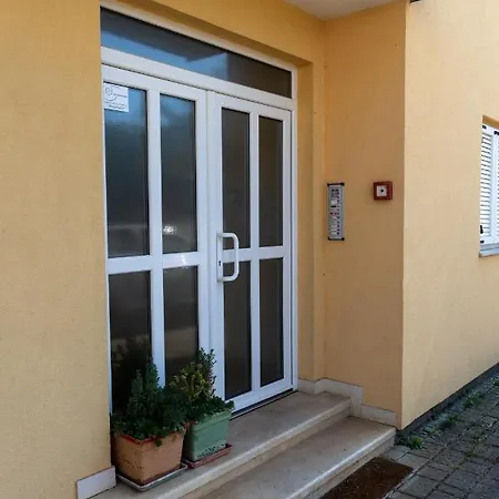 Elly * Novigrad (Istria)