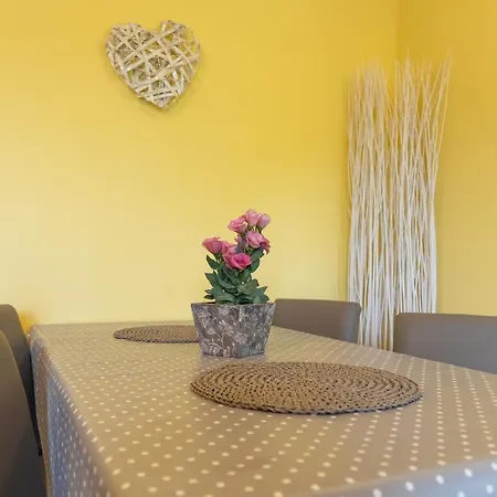 Elly Apartment *
