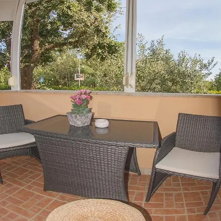 Apartament Elly *